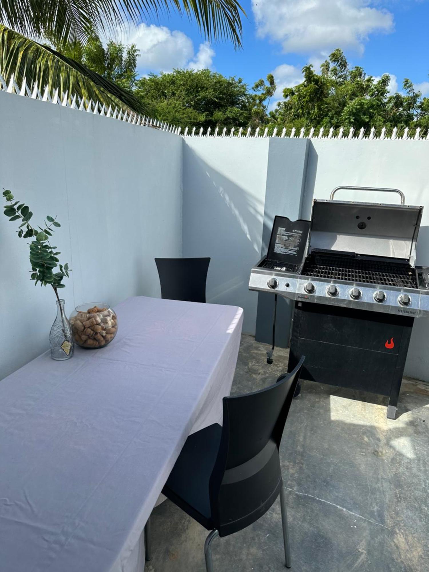Villa Susanna 3 Bedroom 2 Bathroom House Sleeps 6Plus Виллемстад Экстерьер фото
